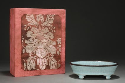 An Exquisite Ru yao Cover with Silver Four Legs Basin,with an Imperial Poem by Emperor Qianlong