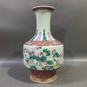An Exquisite Famille-Rose Flower and Bird Pattern Vase