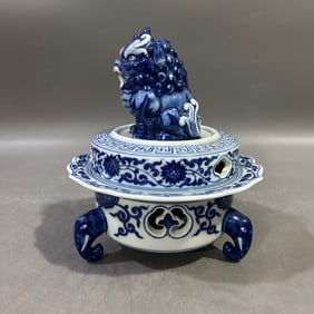 An Exquisite Blue and White Lotus and Lion Pattern Tripod Censer