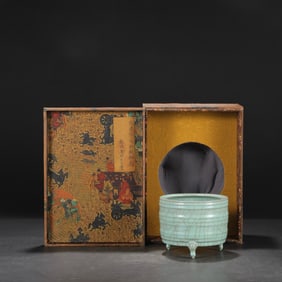 An Exquisite Guan yao Celadon Glazed  Tripod Washer,with an Imperial Poem by Emperor Qianlong