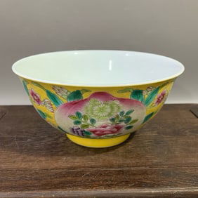 An Exquisite Enamel Flower Pattern Bowl