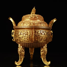 An Exquisite Gilt Bronze Bats Pattern Double-Ears Tripod Jar with Cove