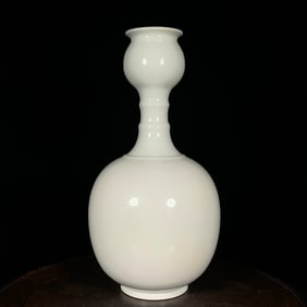 An Exquisite Xing yao Vase