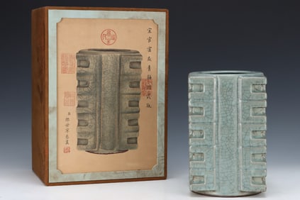 An Exquisite Guan yao Celadon Glazed Cong-Shaped Vase,with an Imperial Poem by Emperor Qianlong