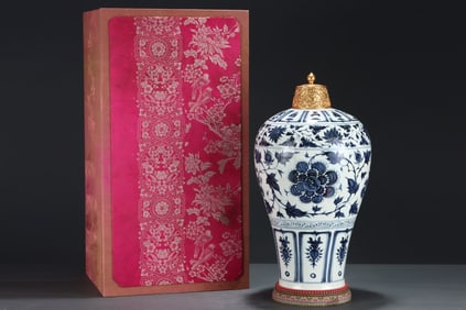 A Huge Blue and White Lotus and Eight Treasures Pattern Vase?With Gilt Cover