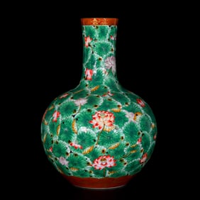 A Huge Enamel Painted Gold Lotus Pattern Vase