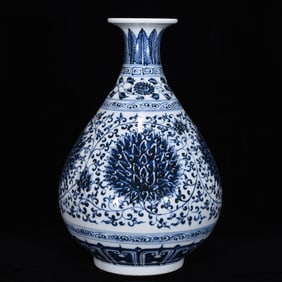 A Rare Blue and White Flower Pattern Vase