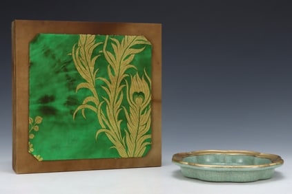 An Exquisite Ru yao Sky Blue Glazed Cover with Gold Pot,with an Imperial Poem by Emperor Qianlong