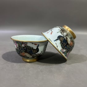 A Pair of Exquisite Famille-Rose Painted Gold Flower and Bird Pattern Cups,With Poem