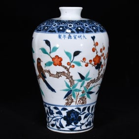 An Exquisite Blue and White Wucai Flower and Bird Pattern Vase