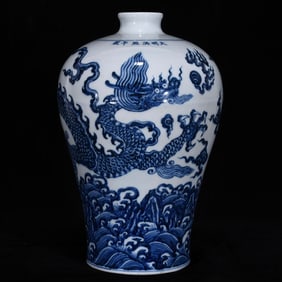 An Exquisite Blue and White Seawater,Auspicious Cloud and Dragon Pattern Vase