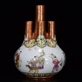 An Exquisite Famille-Rose Painted Gold Figure Pattern Vase