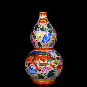 An Exquisite Enamel Painted Gold Flower and Lion Pattern Gourd-Shaped Vase