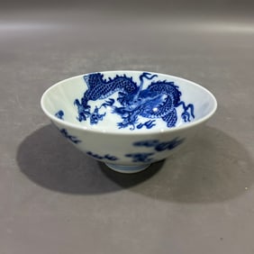 An Exquisite Blue and White Auspicious Cloud and Dragon Pattern Cup