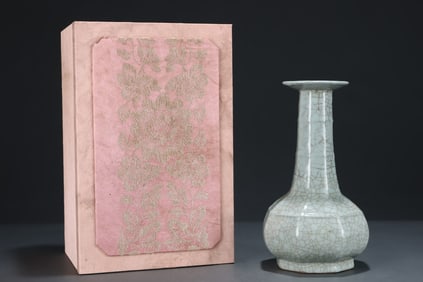 A Precious Guan yao Vase