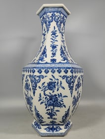 A Huge Blue and White Flower and Fruit Pattern Vase