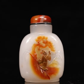 An Exquisite Agate  Figure and Pine Pattern Snuff Bottle