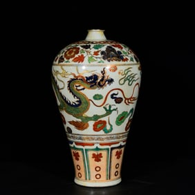 A Huge Wucai Painted Gold Auspicious Cloud and Dragon Pattern Vase