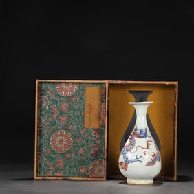 An Exquisite Blue and White Underglaze-Red Dragon Pattern Vase