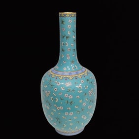 An Exquisite Green Ground Flower Pattern Painted Gold Vase