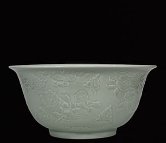 An Exquisite Celadon Glazed Flower Pattern Bowl