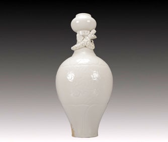 An Exquisite Ding yao Flower and Dragon Pattern Vase