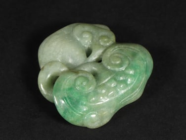 An Exquisite Jadeite Ornament
