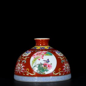 An Exquisite Enamel Flower Pattern Vase