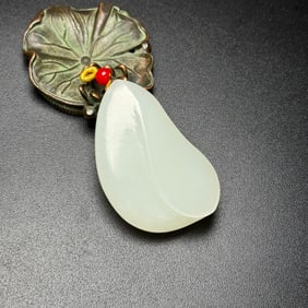 An Exquisite White Jade Pendant