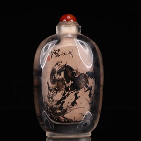 An Exquisite Glass Horse Pattern Snuff Bottle