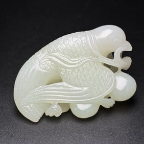 An Exquisite White Jade Bird Hand Piece