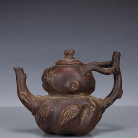 An Exquisite Purple Sands Gourd-Shaped Teapot