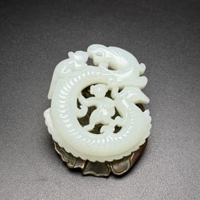 An Exquisite White Jade Figure and Dragon Pattern Pendant