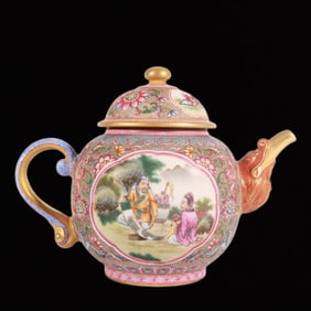 An Exquisite Enamel Famille-Rose Flower Figure Pattern Ewer