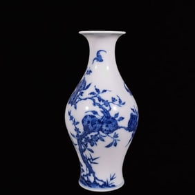 An Exquisite Blue and White Bats and Peach Pattern Vase