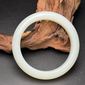 An Exquisite White Jade Bracelets