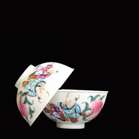 A Pair of Exquisite Figure and Peach Pattern Cups ,With Poem