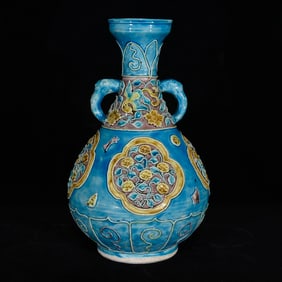An Exquisite Fahua Glazed Chrysanthemum Pattern Double-Ears Vase