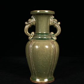 A Rare Long quan Yao Celadon Glazed Double Ears Vase