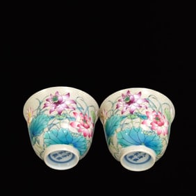 A Pair of Exquisite Painted Gold Lotus Pattern Cups