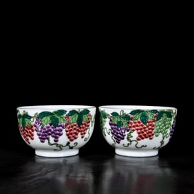 A Pair of Exquisite Enamel Grapes Pattern Cups