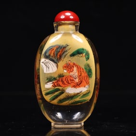 An Exquisite Glass Tiger Pattern Snuff Bottle