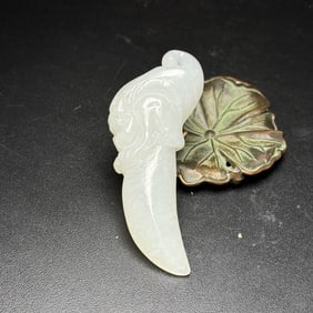 An Exquisite White Jade Dragon Tooth Pendant