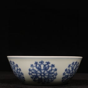 An Exquisite Blue and White Flower Pattern Bowl