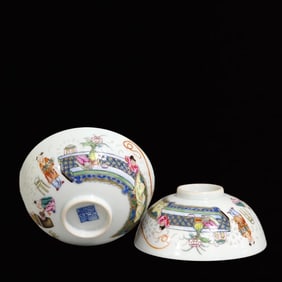 A Pair of Exquisite Character and Story Pattern Cups