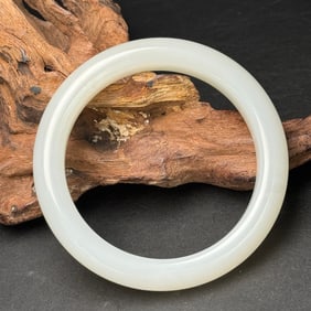 An Exquisite White Jade Bracelets