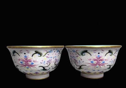 A Pair of Exquisite Enamel Flower Pattern Painted Gold Bowls
