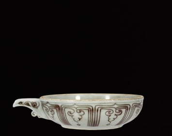 An Exquisite Underglaze-Red Flower Pattern Plate