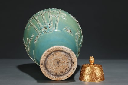 A Pair of Exquisite Doucai Phoenix Pattern Cups