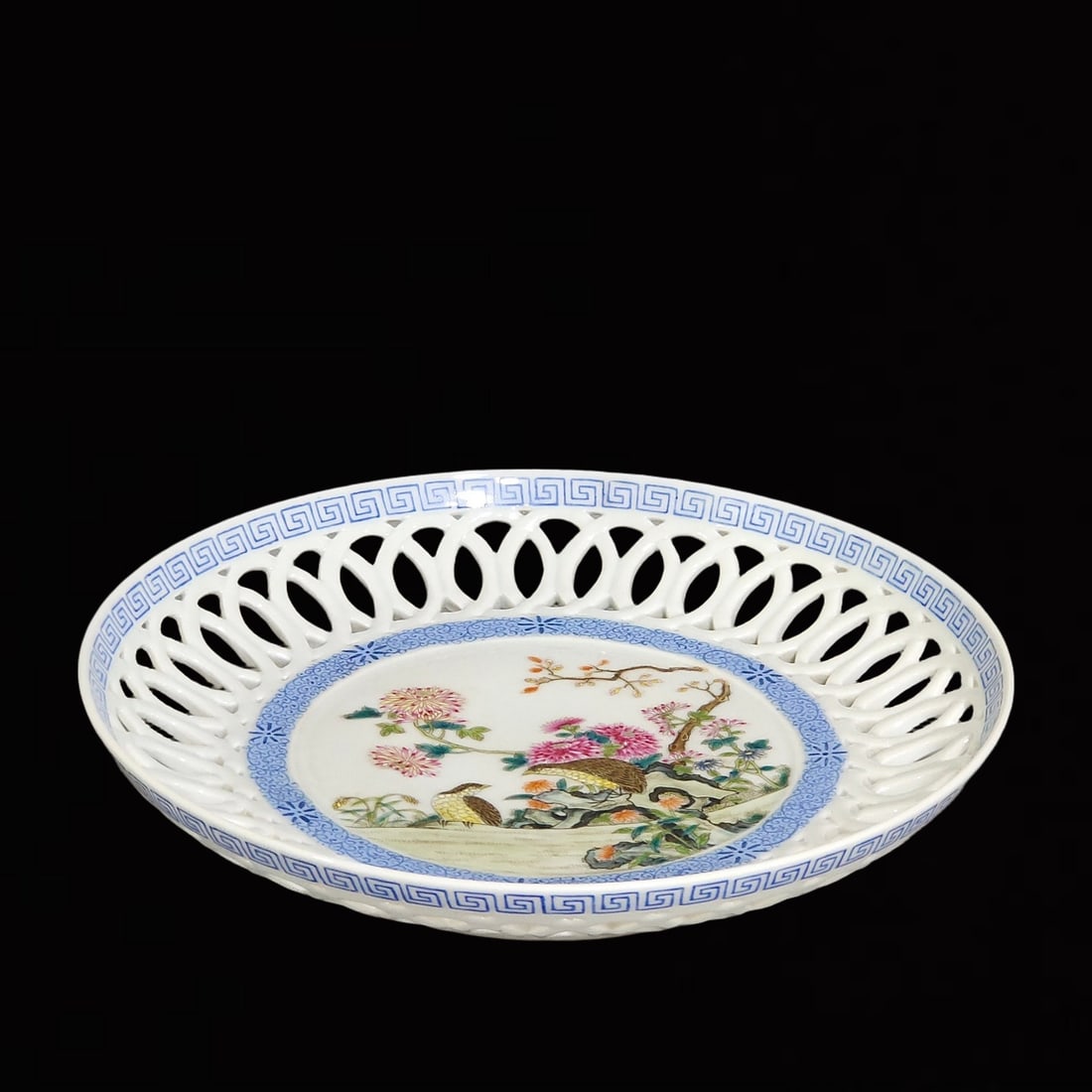 An Exquisite Hollow Flower and Bird Pattern Plate (1 of 8)